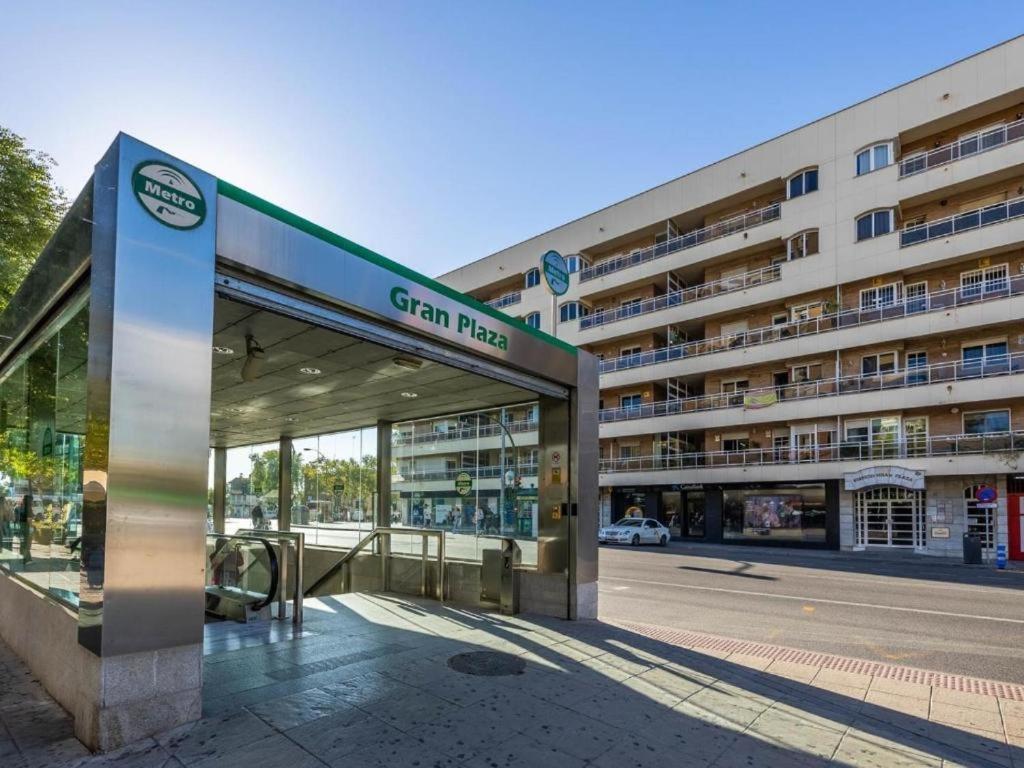 Piso Con Patio Privado Y Parking Nervion Sevilla מראה חיצוני תמונה